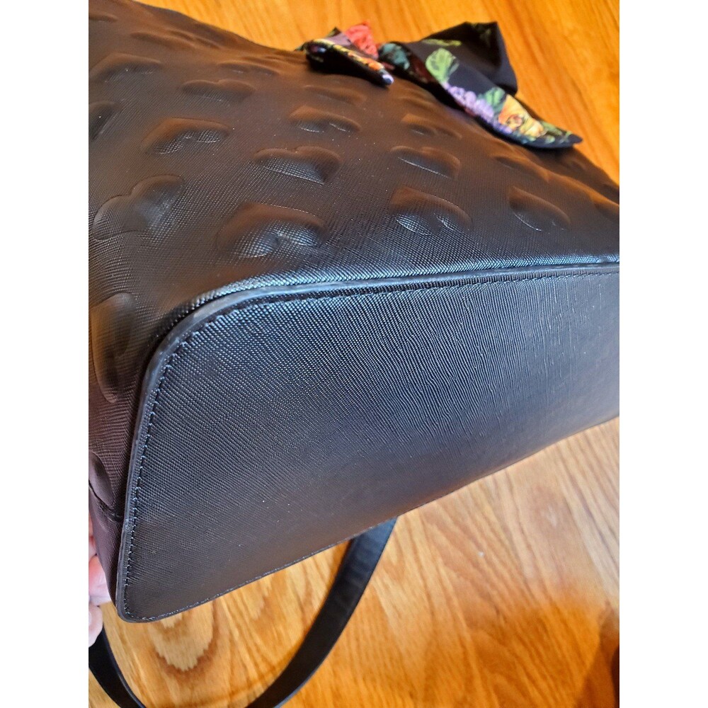 Betsey Johnson Embossed Heart Satchel Purse Bag Black - Picture 3 of 11